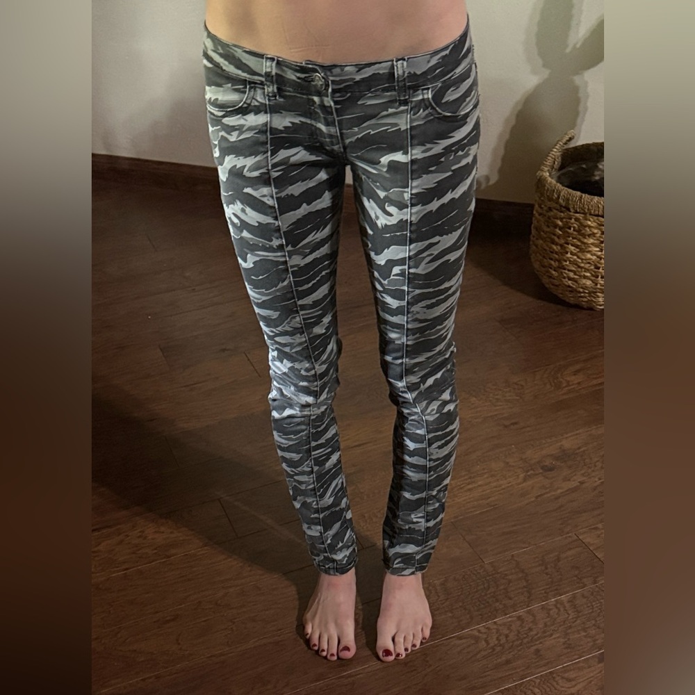 LRG Women's Gray Camouflage Leggings